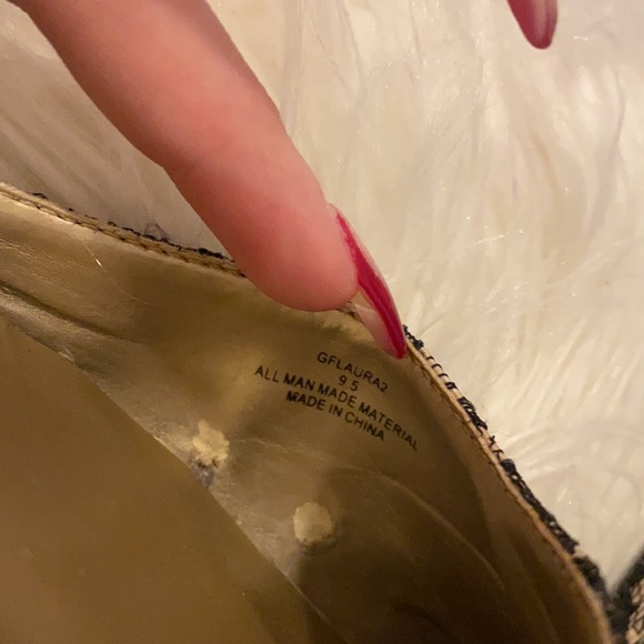 GUESS flats - Picture 3 of 4